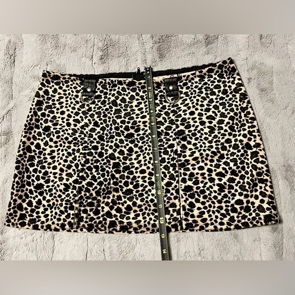 Vintage Y2K Lip Service Leopard Mini Skirt with Front Slits & D Rings SZ Medium - Picture 6 of 10